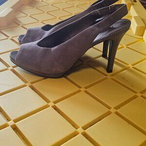 Beautiful Moda gray suede shoes with snakeskin heel.